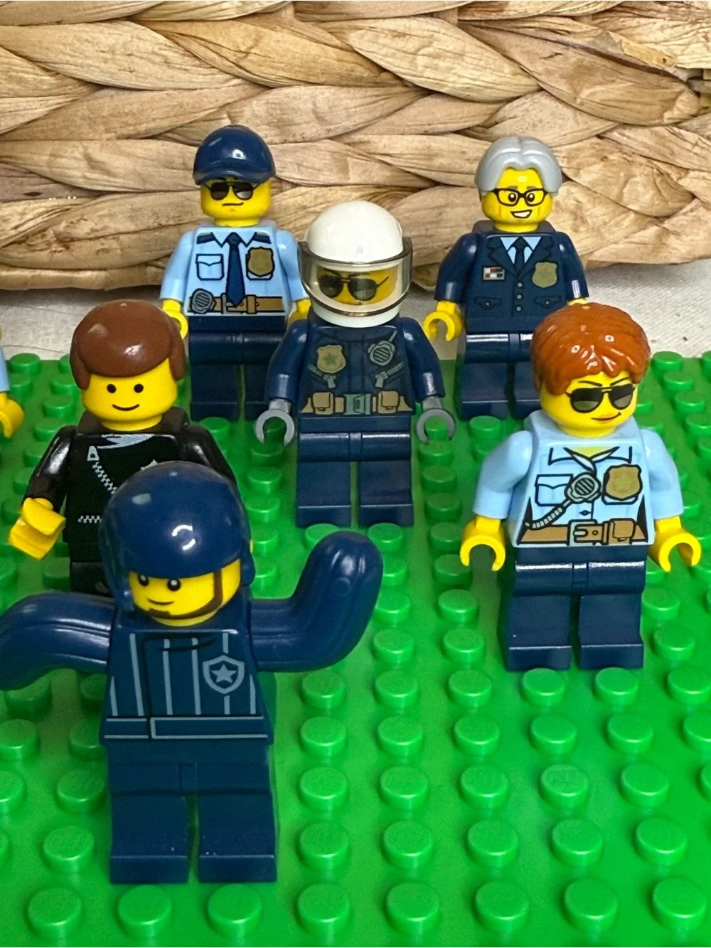 LEGO® City Police Force Mega-Lot | 13 Minifigures & Baseplate